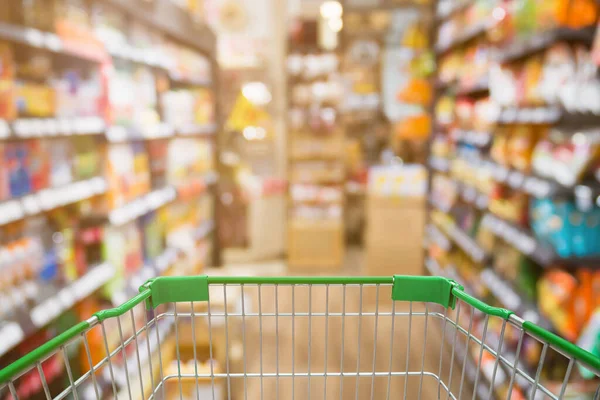 Carrito Compras Con Abstract Supermarket Aisle Blur Background —  Fotos de Stock