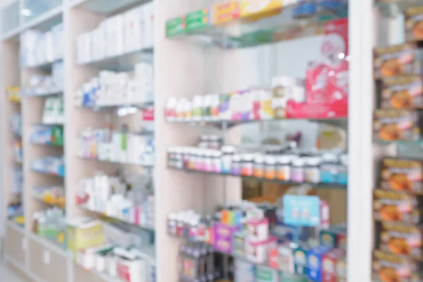 약국에서는 의약품 비타민 보충제 서비스등이 상점을 거리는 의약품 — 스톡 사진