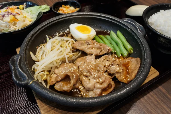 Fläskteppanyaki Med Ägg Och Grönsaker Kokplatta Japansk Matlagning — Stockfoto
