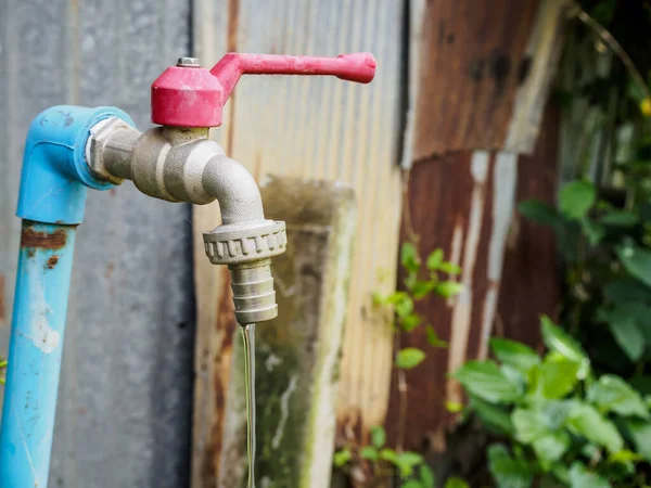 Grifo Agua Con Flujo Agua —  Fotos de Stock