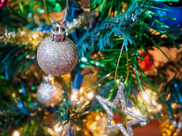 Decoraciones Del Árbol Navidad Fondo Las Ramas —  Fotos de Stock
