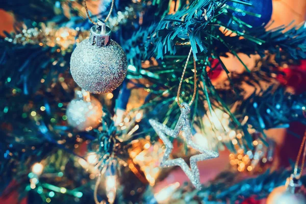 Decorazioni Dell Albero Natale Sullo Sfondo Rami — Foto Stock