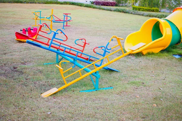 Scie Glace Dans Aire Jeux Pour Enfants Dans Parc — Photo