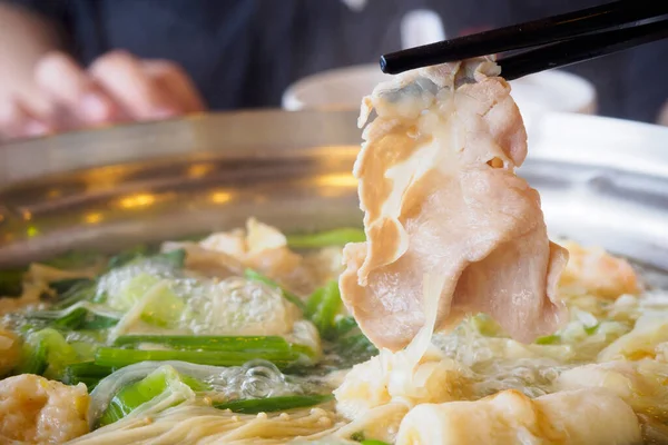 Sukiyaki Eller Shabu Shabu Fläskskiva Ätpinnar Över Het Gryta — Stockfoto