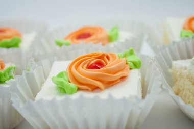 Renkli pastalar kapayın