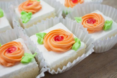 Renkli pastalar kapayın