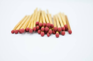 beyaz arkaplanda eşleşmeler