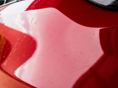 Kazadan sonra araba çizildi.