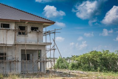 İnşaat alanındaki yeni ev inşaatı devam ediyor