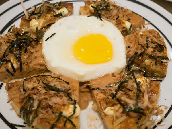 Pizza Japonaise Cuisine Japonaise Okonomiyaki Avec Oeuf — Photo