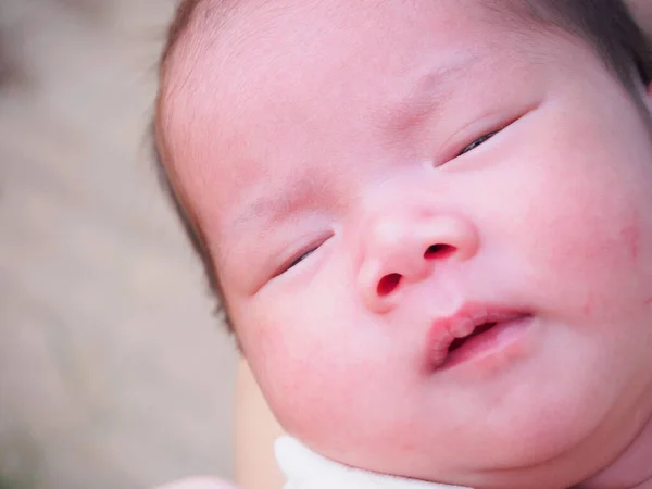 Милая Азиатская Новорожденная Девочка — стоковое фото