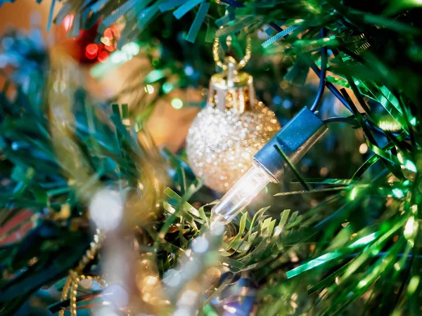 Decorazioni Luci Natale Sullo Sfondo Dell Albero Natale — Foto Stock