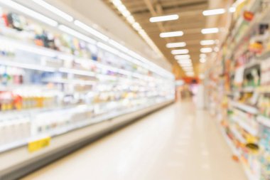Soyut bulanık süpermarket indirimli mağaza koridoru ve ürün rafları iç odaklanmış arka plan