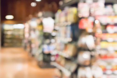 Soyut süpermarket arkaplanı bokeh ışığı ile bulanıklaştırılmış