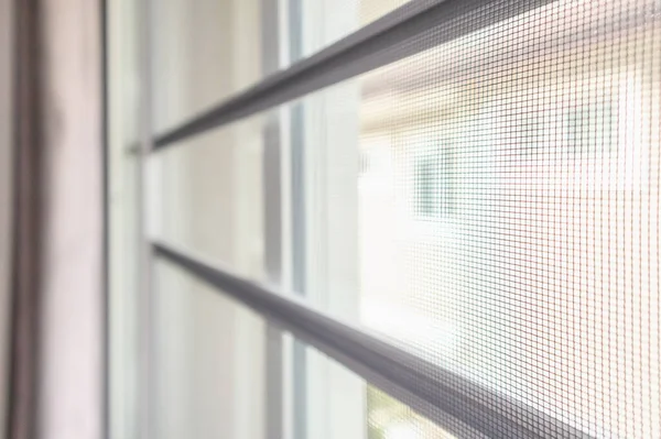 室内防虫窗上的蚊帐铁丝网屏风 — 图库照片