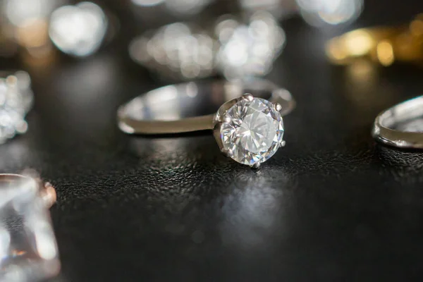 Jóias Anéis Diamante Definido Fundo Preto Fechar — Fotografia de Stock