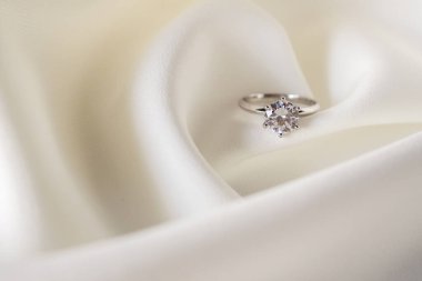 Mücevher alyansı. Yakın plan.