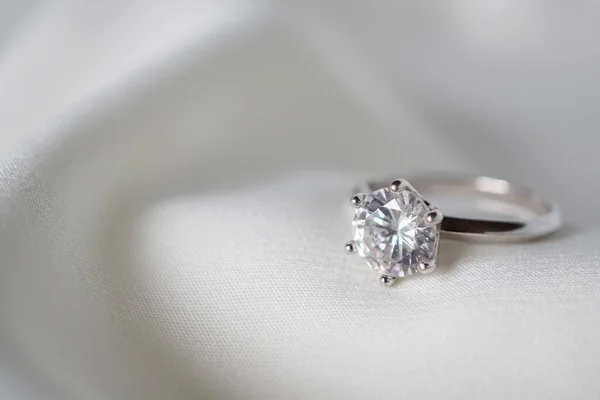 Šperky Svatební Diamantový Prsten Zblízka — Stock fotografie