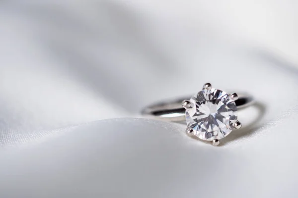 Smycken Bröllop Diamant Ring Närbild — Stockfoto