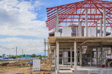 İnşaat alanındaki yeni ev inşaatı devam ediyor