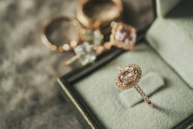 lüks elmas yüzük mücevher kutusu tarzında.