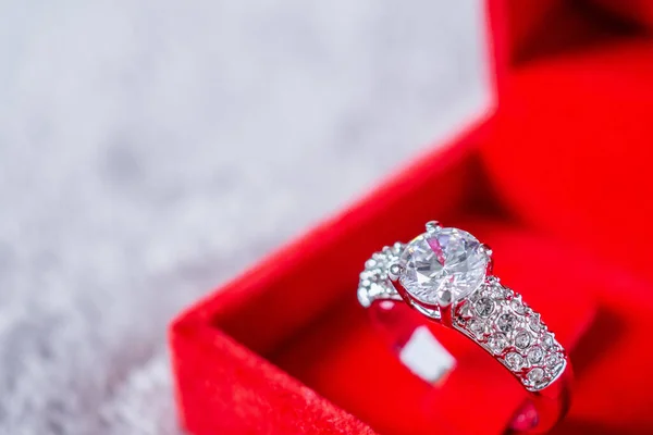 Anillo Diamantes Boda Compromiso Joyería Roja Caja Regalo — Foto de Stock