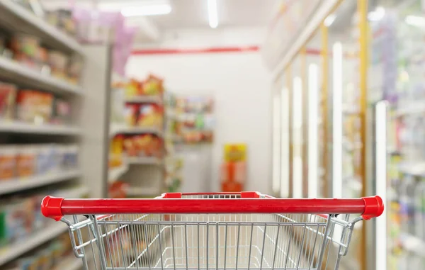 Convenience Store Półki Wnętrze Rozmycie Tło Pustym Supermarkecie Koszyk — Zdjęcie stockowe