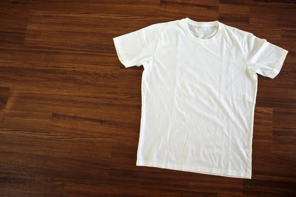 Shirt Bianca Fondo Legno — Foto Stock