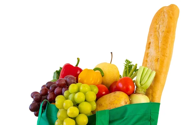 绿色可重复使用购物袋中的新鲜水果和蔬菜食品 背景为白色 有切割路 — 图库照片