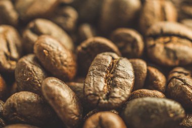 Kavrulmuş kahve çekirdekleri yakın plan.