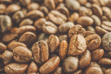 Kavrulmuş kahve çekirdekleri yakın plan.