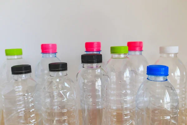 Set Aus Vielen Plastikflaschen Auf Holztisch Recyclingkonzept — Stockfoto