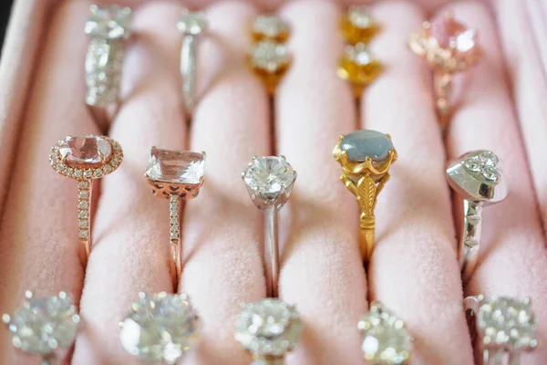 Guld Smycken Diamant Ringar Rutan — Stockfoto