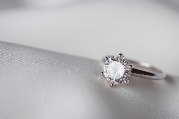 Schmuck Hochzeit Diamantring Aus Nächster Nähe — Stockfoto