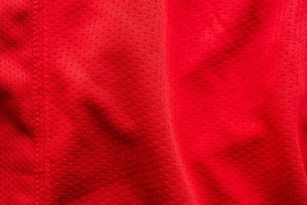 有空气网纹理背景的红色面料运动服足球球衣 — 图库照片