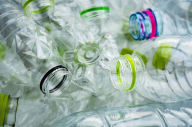 Plastik şişeler geri dönüşüm konsepti