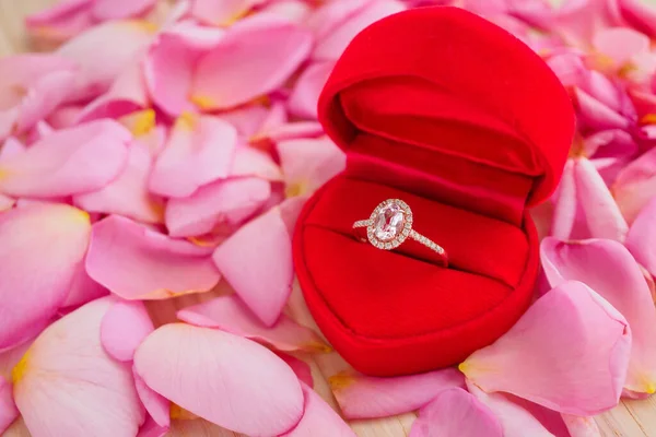 Elegant Wedding Diamond Ring Red Heart Jewelry Box Beautiful Pink — Stock Photo, Image