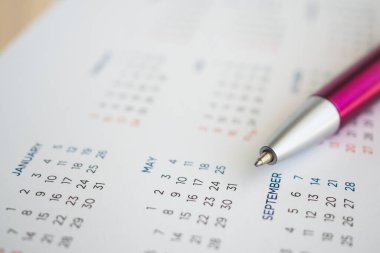 Kalemi kapatılmış takvim sayfası