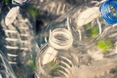 Plastik şişeler geri dönüşüm konsepti