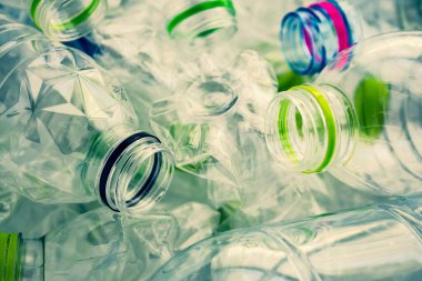 Plastik şişeler geri dönüşüm konsepti