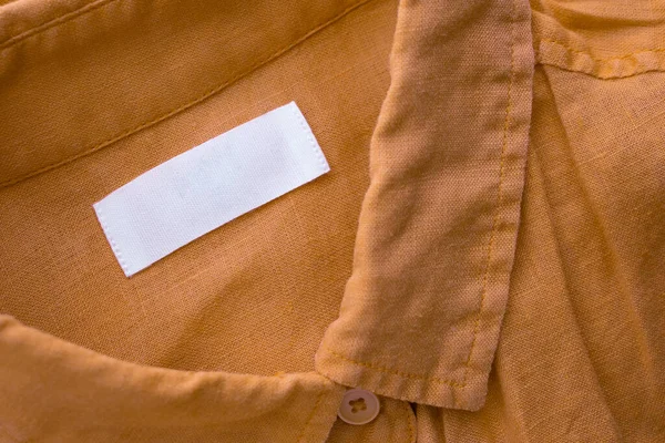 Etiqueta Etiqueta Roupa Branca Branco Camisa Linho Marrom Tecido Textura — Fotografia de Stock