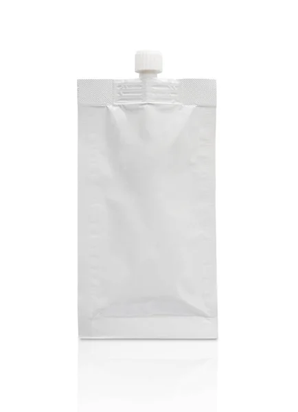Beyaz Arka Planda Plastik Kapaklı Boş Beyaz Kozmetik Krem Kesesi — Stok fotoğraf