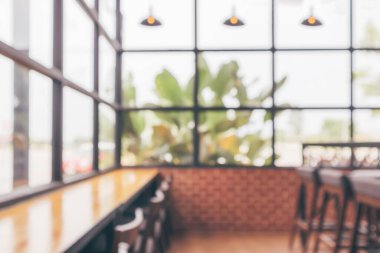 Kafe, iç mekan, soyut bulanıklık. Bokeh light arka plan ile odaklanmış.