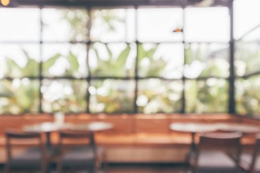 Kafe, iç mekan, soyut bulanıklık. Bokeh light arka plan ile odaklanmış.