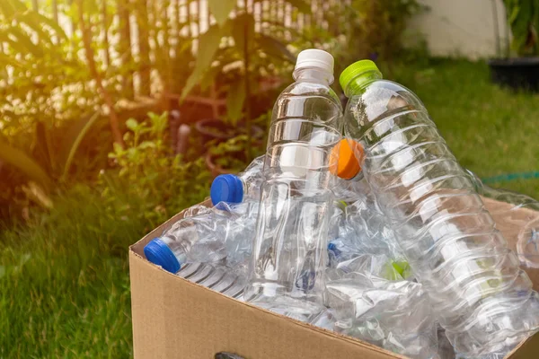 Plastikflaschen Braunem Recycling Mülleimer — Stockfoto
