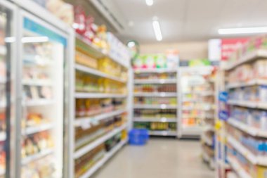 Süpermarket koridoru iç raflar bulanık arkaplan