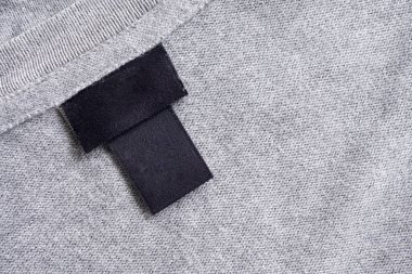 Kumaş dokusunda boş siyah çamaşır bakımı etiketi