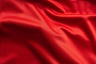 Kırmızı spor giysi, futbol forması kumaşı, yakın çekim.
