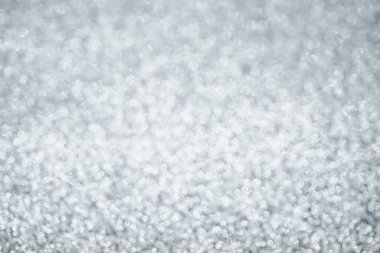 Soyut bulanık gümüş parıltı parlaklığı çözülmüş bokeh ışık arkaplanı