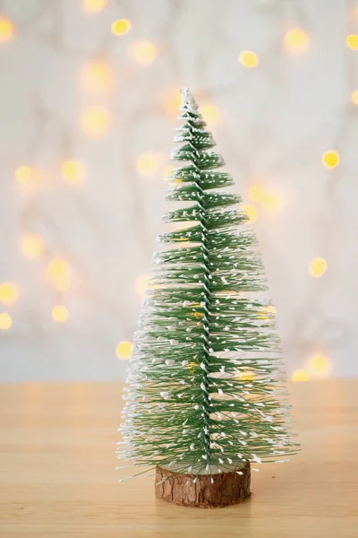 Weihnachtsbaum Auf Holztisch Mit Bokeh Licht Hintergrund — Stockfoto